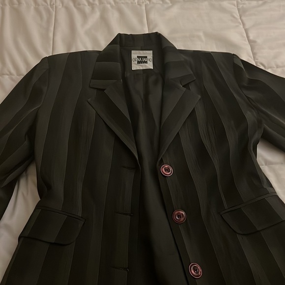 Blazer with stripes and button down - Picture 3 of 5
